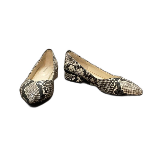 Katherine Kelly Elegant Snakeskin Pattern Pointed Flats - Picture 3 of 9